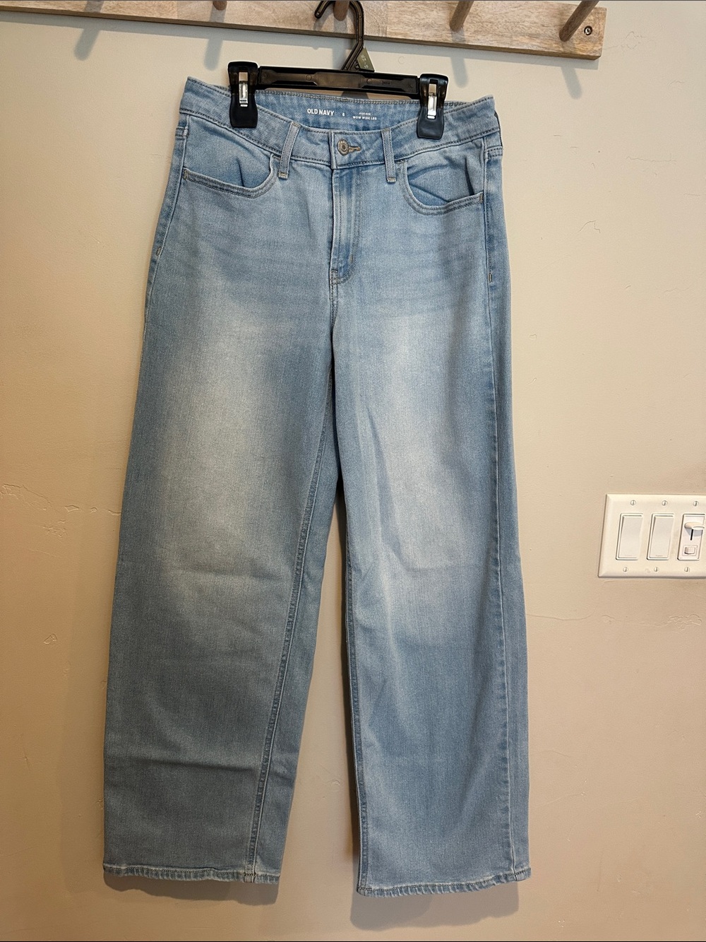 Old Navy Men's Light Wash Relaxed Straight Jeans
